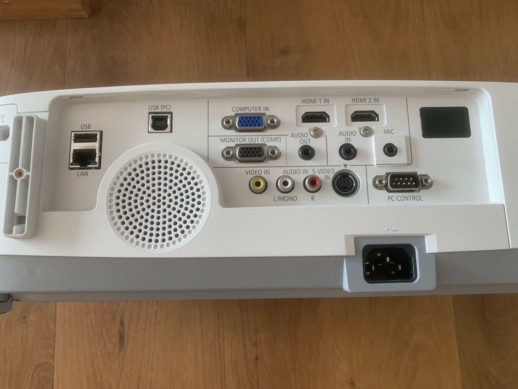 Nec Videoprojektoren: NEC P451W Homecinema-Office Beamer 4000 Ansilumen WIE NEU – Neu (gemäss Beschreibung) aus Regensdorf von Spyke55 4