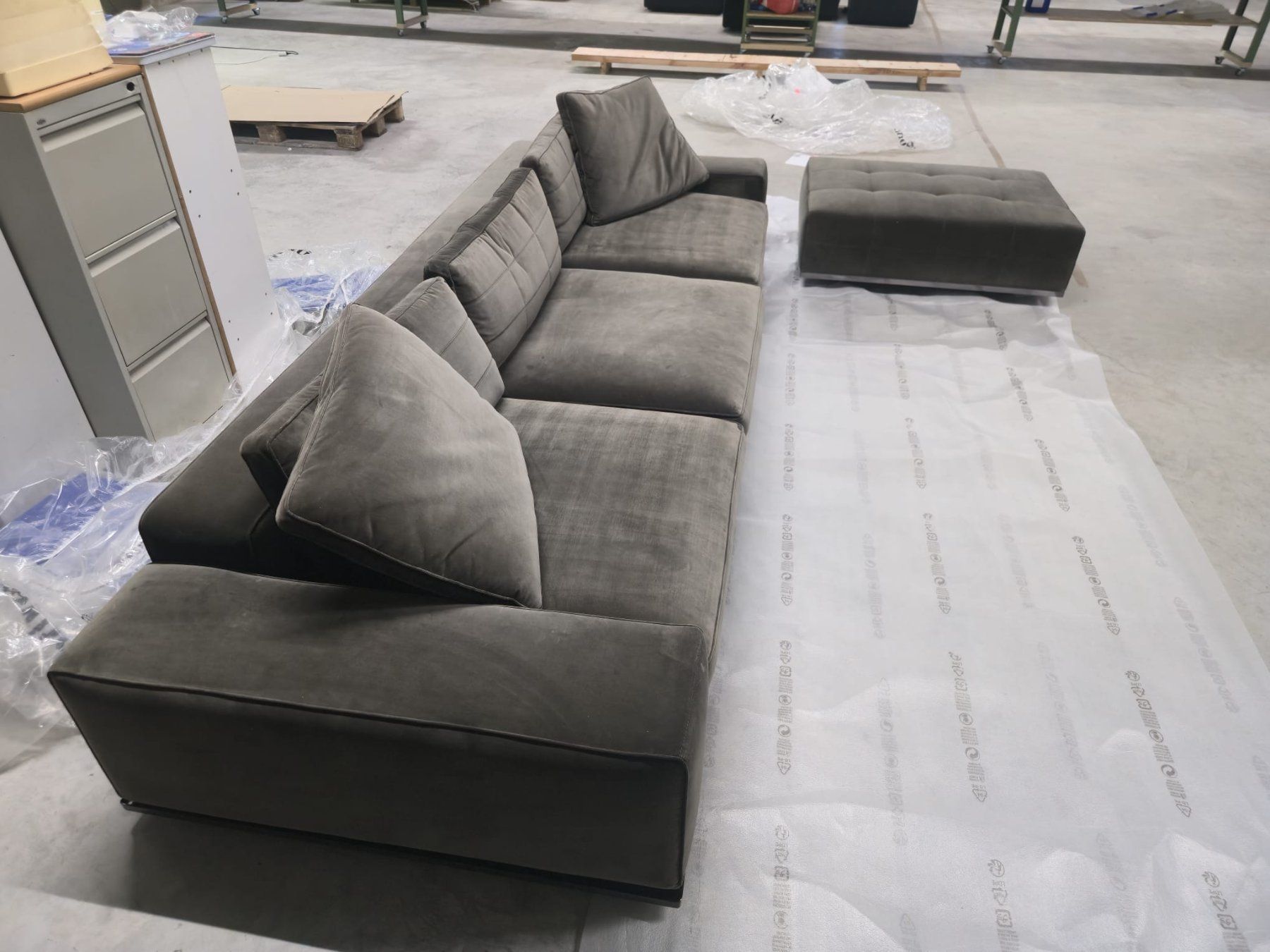 Minotti Sofas: Minotti Design Sofa und Hocker LAWRENCE – D'occasion à Eschenbach LU par R_MR 1