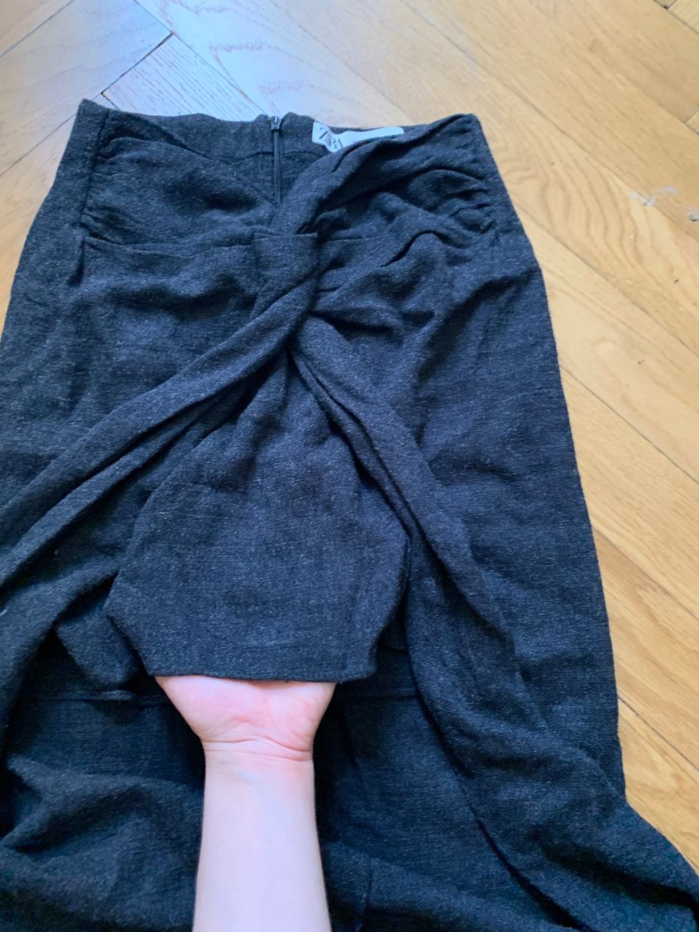 Zara Röcke: Jupe anthracite ouverte sur le devant taille v Zara – Neu (gemäss Beschreibung) aus Genève von rez_c6c6 2