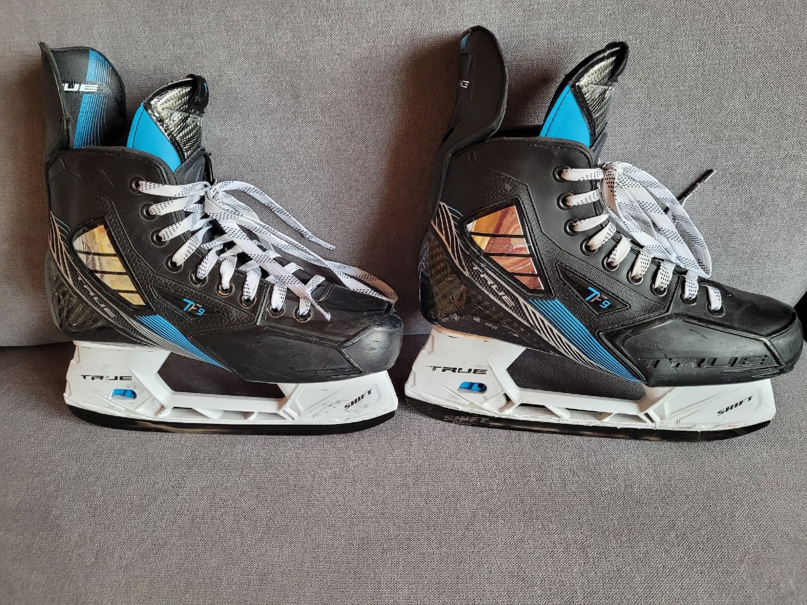 Pattini da ghiaccio: True Eishockey Schlittschuhe Gr.6.5 – Usato da Steffisburg venduto da Gismo49 1