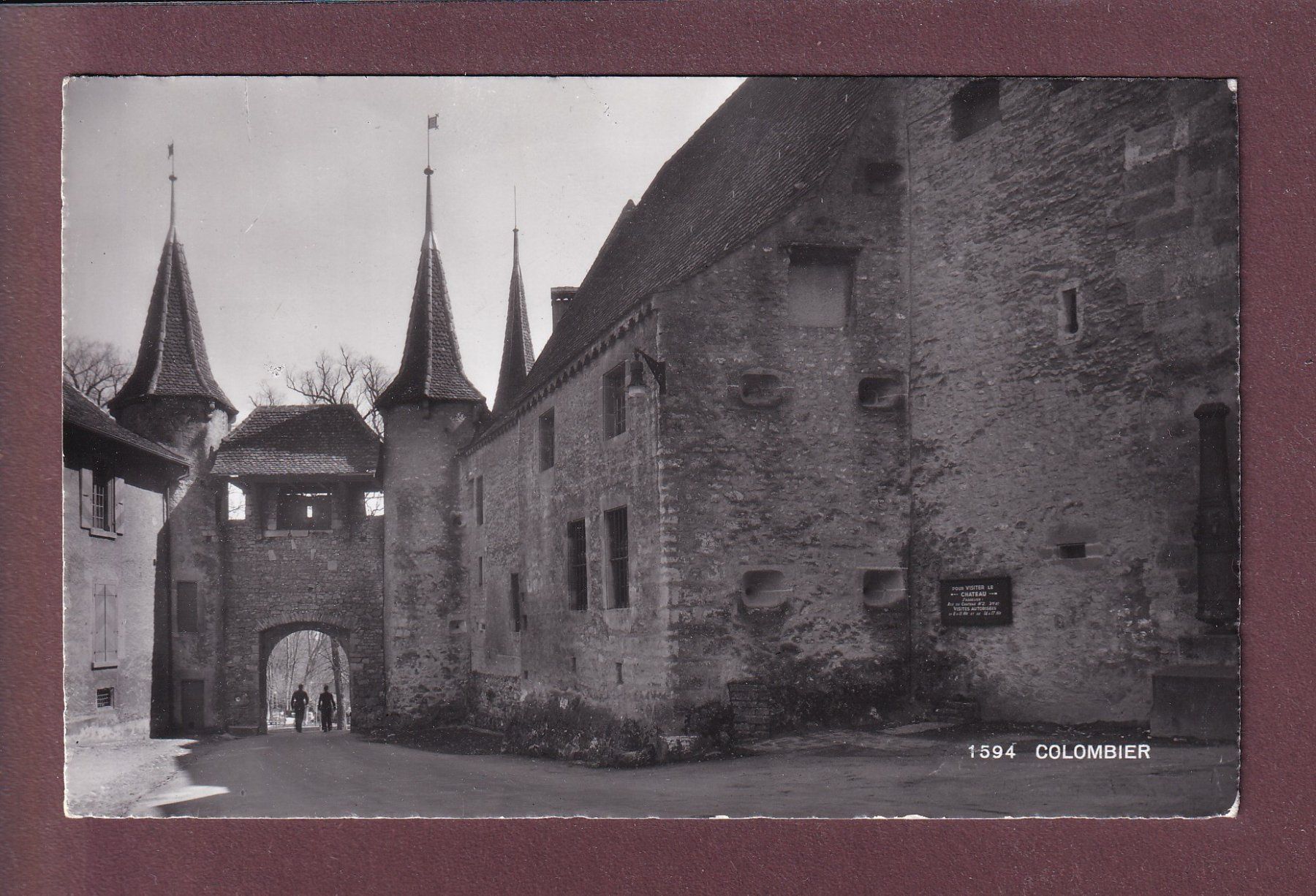 Cartoline postali: COLOMBIER - Château - 1957 – Usato da Pully venduto da nicecards