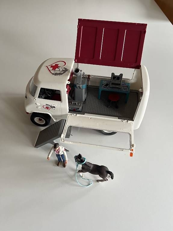 Giocattoli: Schleich Mobiler Tierarzt mit Fohlen – Usato da Zürich venduto da lyndonliv 3