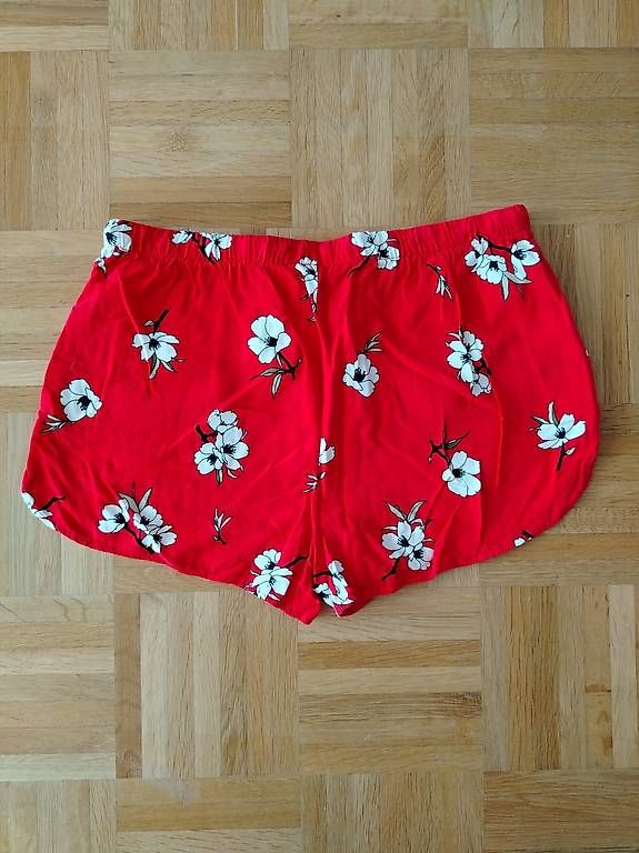 Pantaloni: Pantaloncini – Nuovo (secondo la descrizione) da Davesco-Soragno venduto da Mia_sii 2