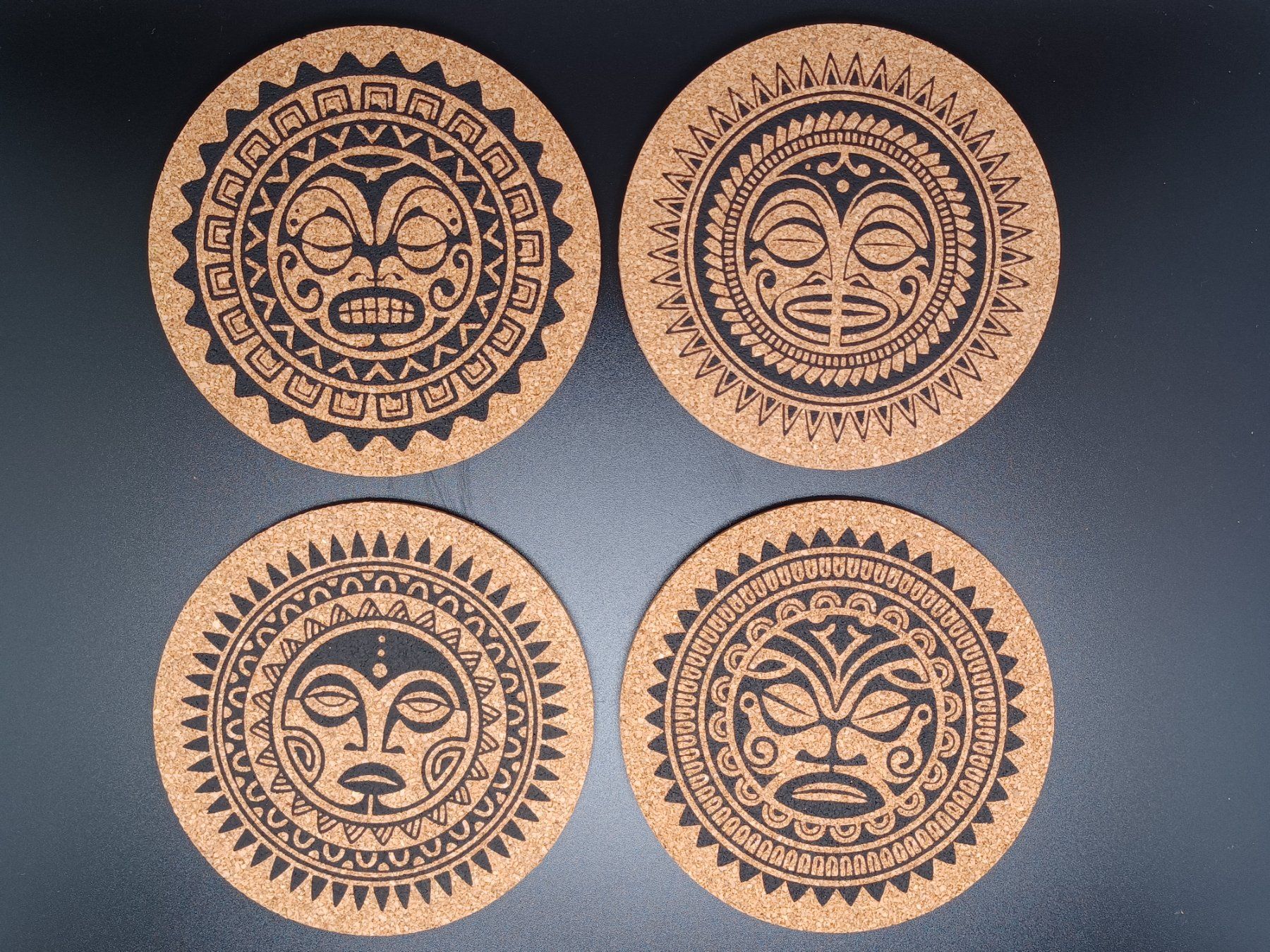 Sottobicchieri: Untersetzer "Mandala Heads" Kork 9cm – Nuovo e nell'imballaggio originale da Turbenthal venduto da enjak