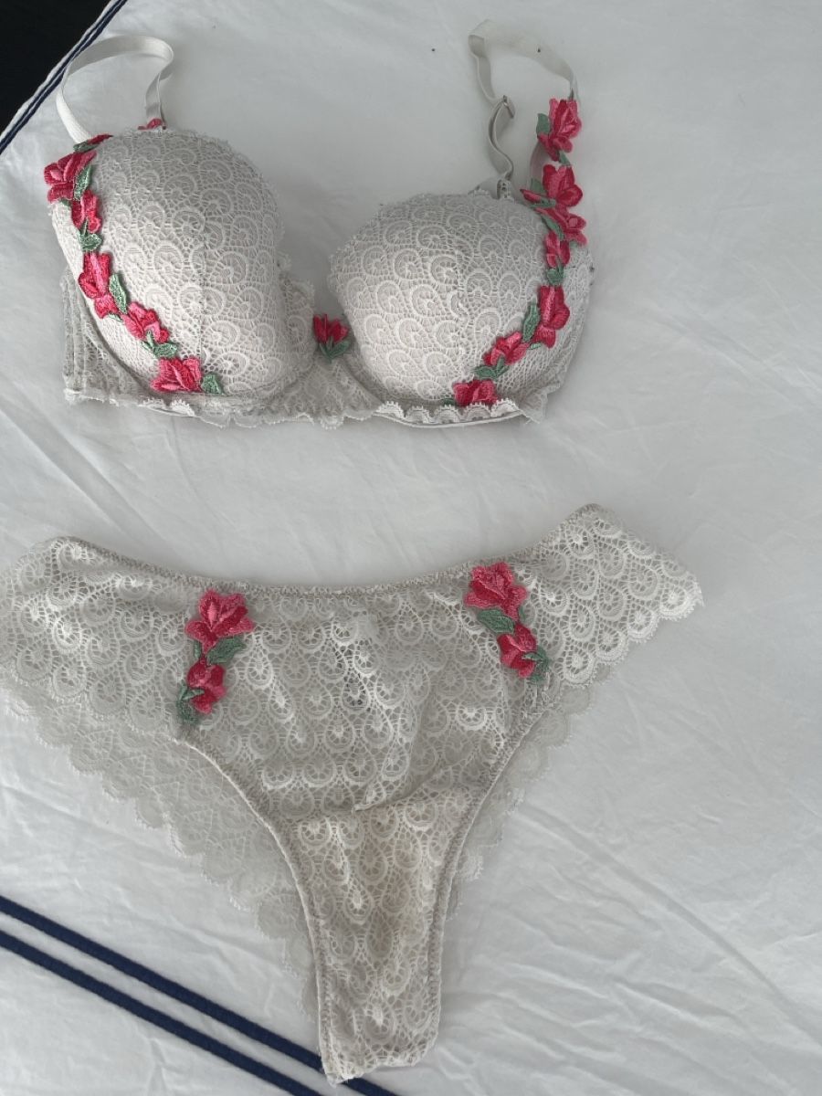 Intimissimi Altra biancheria intima: Intimissimi lace bra and slip – Usato da Rüschlikon venduto da ant_5v7g
