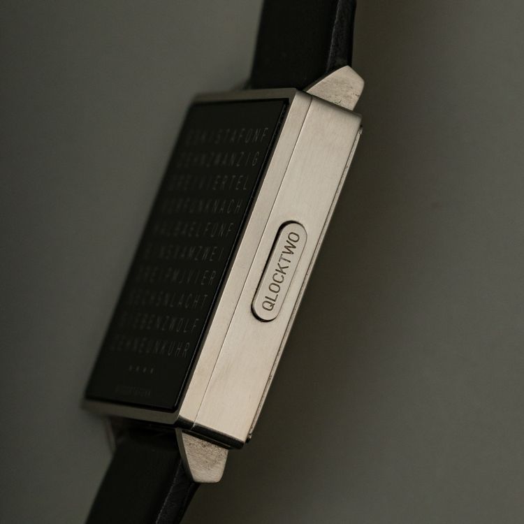 Horloge Qlocktwo Occasion Qlocktwo Wortuhr (D'occasion) à - Main Image