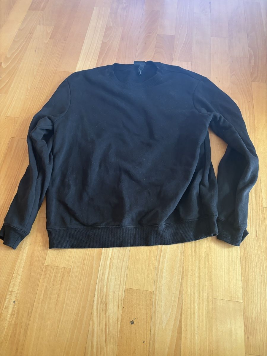H&M Pulls & Sweat-shirts: Black sweatshirt H&M – D'occasion à Chexbres par doe_xns6