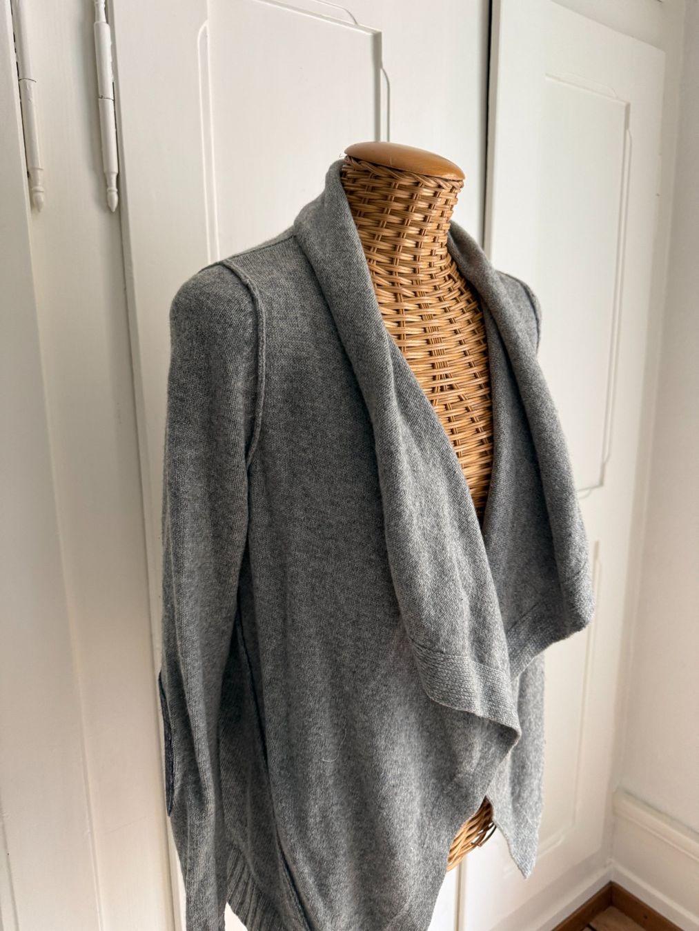 Marc O'Polo Giacche: MARC O'POLO - Strickjacke hellgrau aus Lammwolle S – Usato da Zürich venduto da Diazaio 1