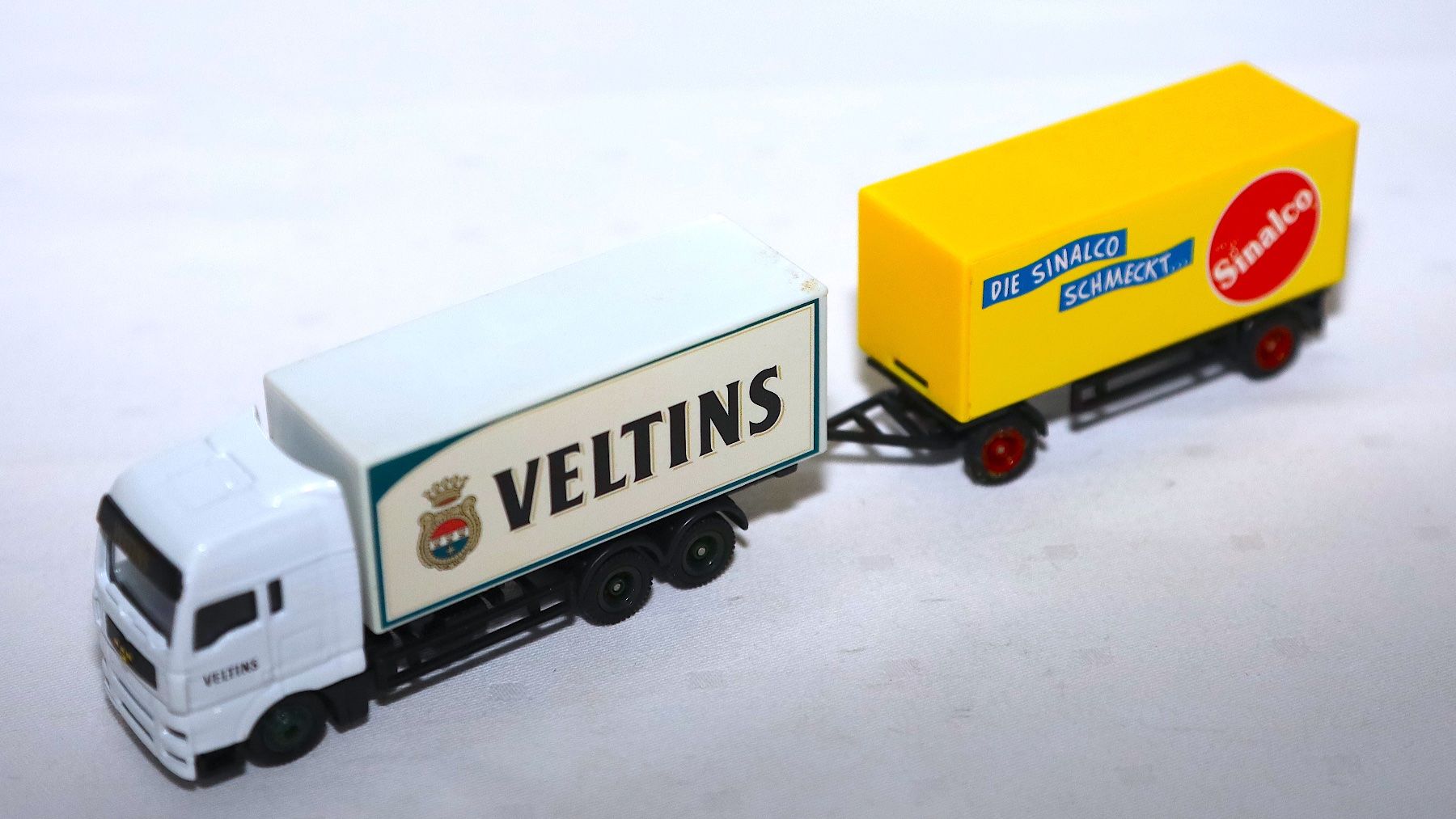 Mercedes-Benz Modellautos: LKW  MIT ANHÄNGER VELTLINS/SINALCO  1:87 – Gebraucht aus Ipsach von Merlux 1