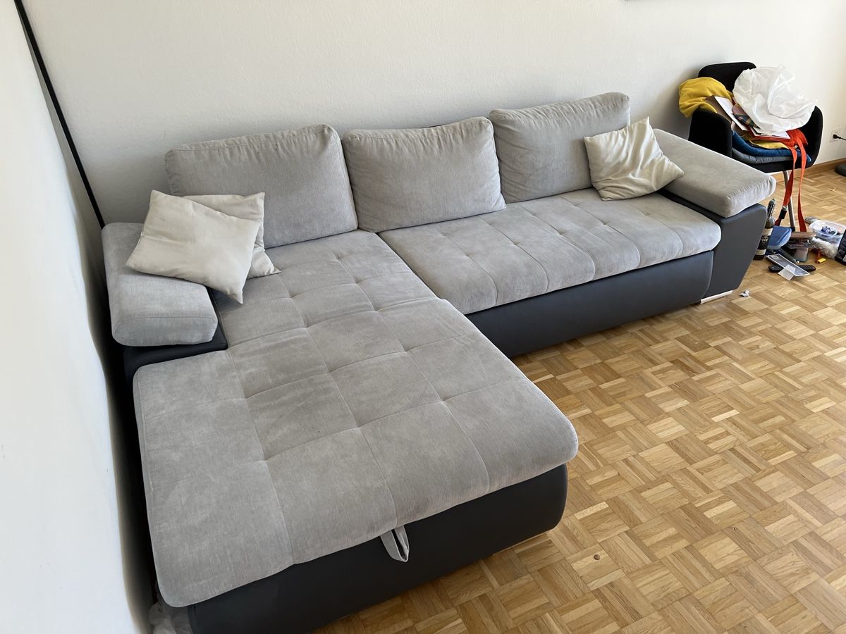 Sofas: Ecksofa mit Bettfunktion und Stauraum, grau, mit Flecken – Gebraucht aus Basel von wil_c92f 2