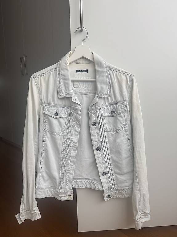 DKNY Giacche: Jeansjacke von DKNY – Usato da Neukirch (Egnach) venduto da JTSilvana