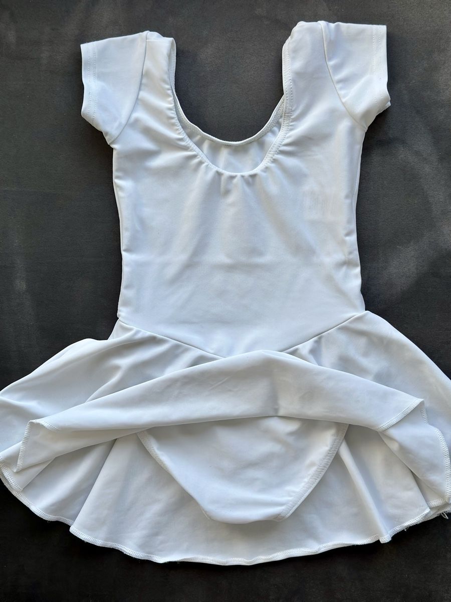 Robes et jupes: Ballett Kleid 110-116 – D'occasion à Horgen par emi_rk59 2