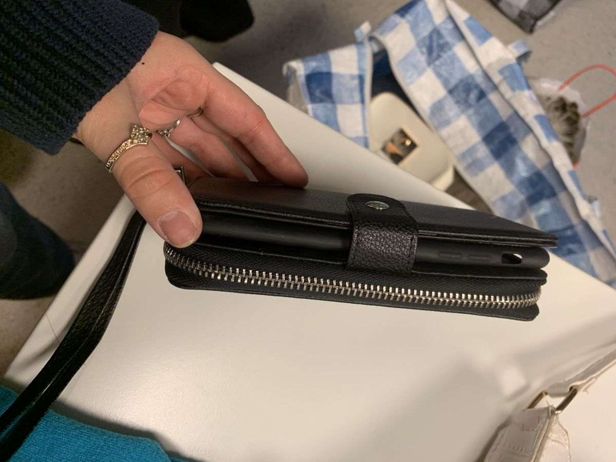 Portafogli: Porte monnaie / coque téléphone noir – Nuovo e nell'imballaggio originale da Montreux venduto da iza_peche8 1