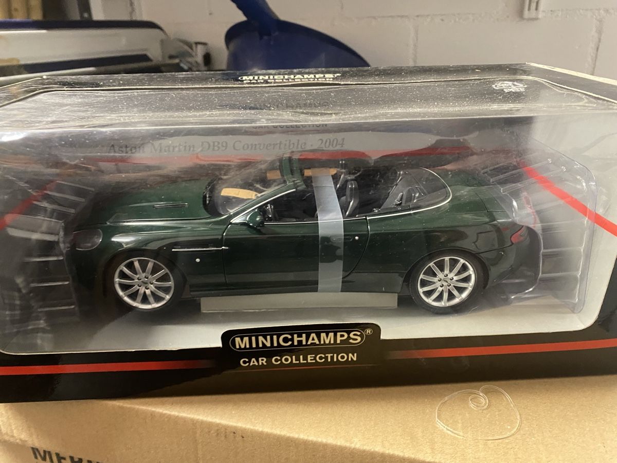 Minichamps Modellini d'auto: Model Autos 1:18 Aston Martin neu – Usato da Bischofszell venduto da Diamond1 2