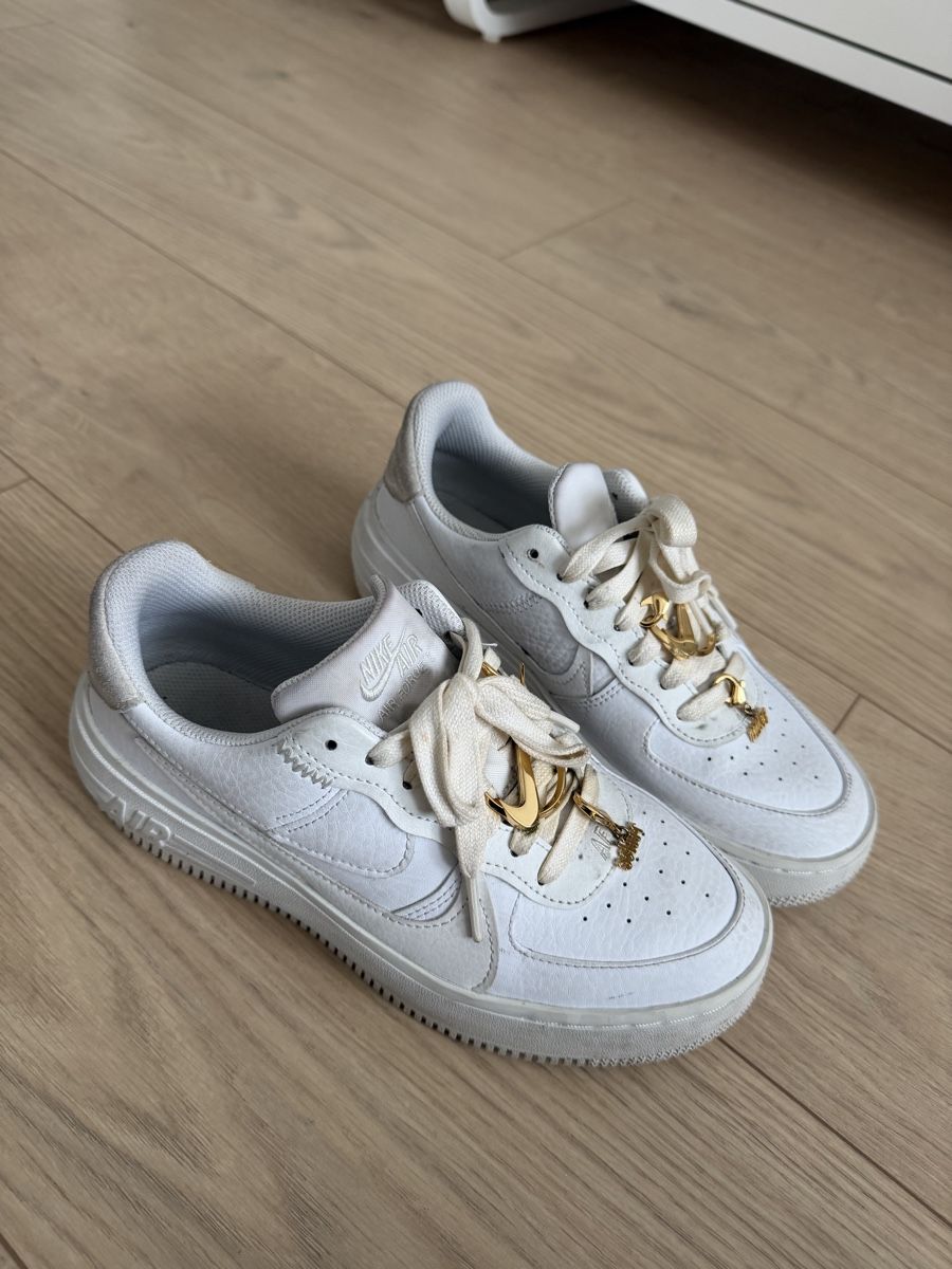 Nike Scarpe da donna: Weisse Nike Air Force 1, Grösse 37.5 – Usato da Gossau SG venduto da AuAj 1