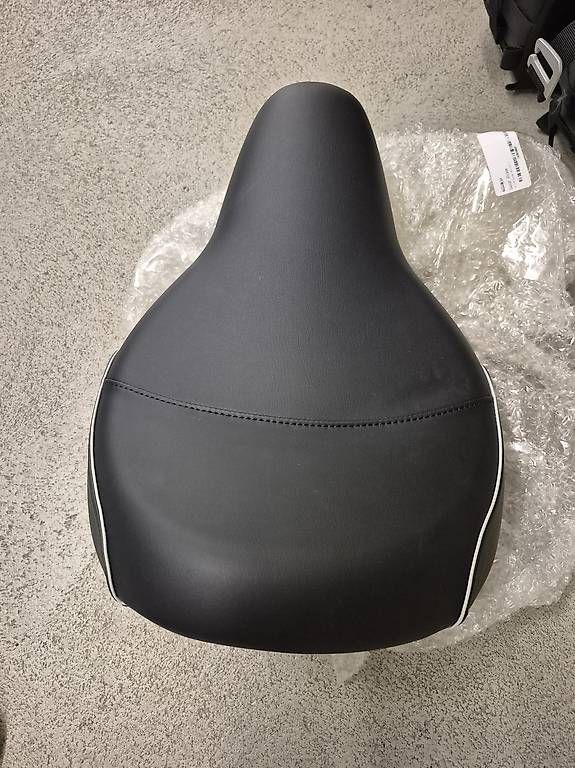 Alle Motorradersatzteile: Triumph Speedmaster Sitz – Neu und originalverpackt aus Mägenwil von InEcoTec
