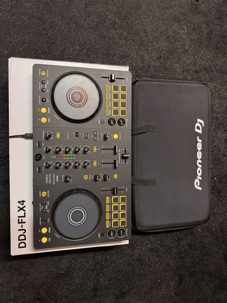 Pioneer Console di mixaggio: Pioneer DJ DDJ FLX 4 – Usato da Niederwil AG venduto da T.S.2.5