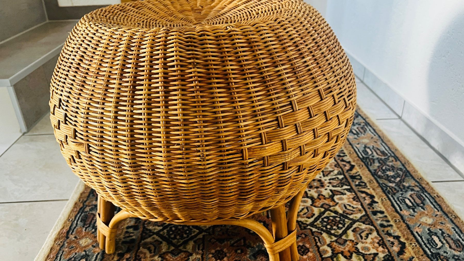 Hocker: Sitzkorb – Gebraucht aus Ehrendingen von Moeoesli