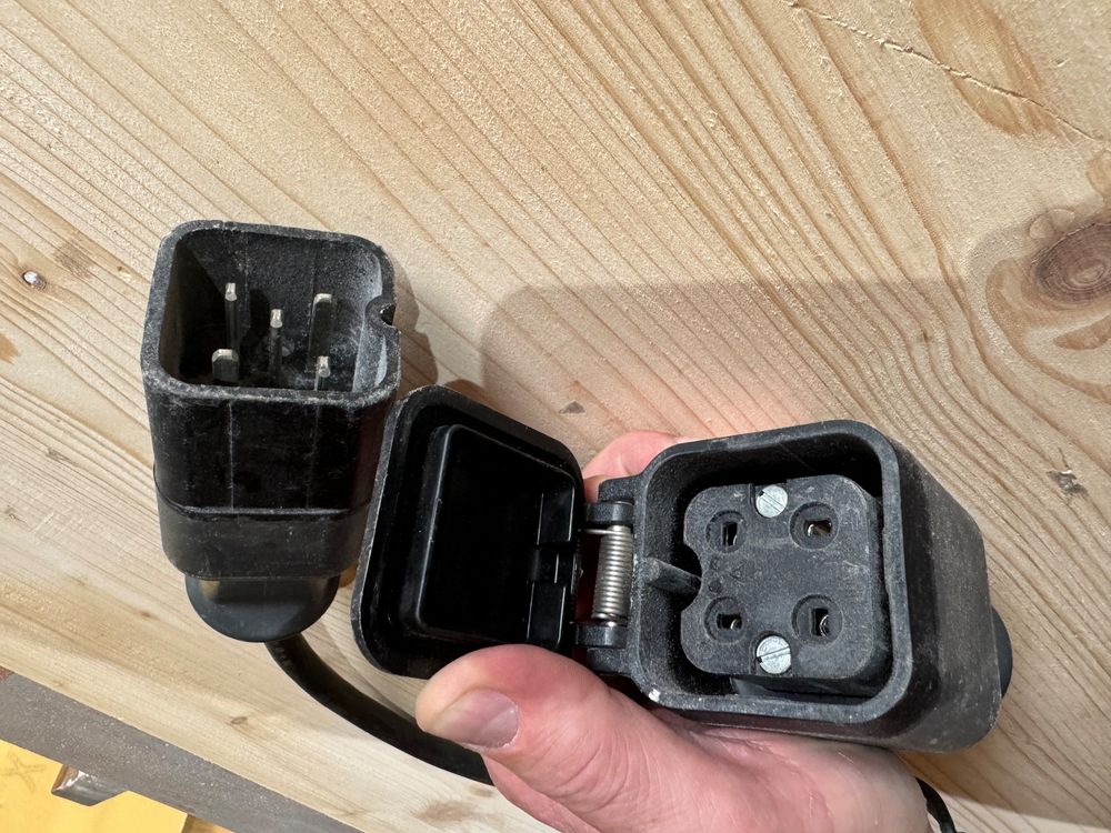 Stecker: Stecker und Steckerkupplung – Gebraucht aus Rickenbach SZ von Berg-Enzian1 1