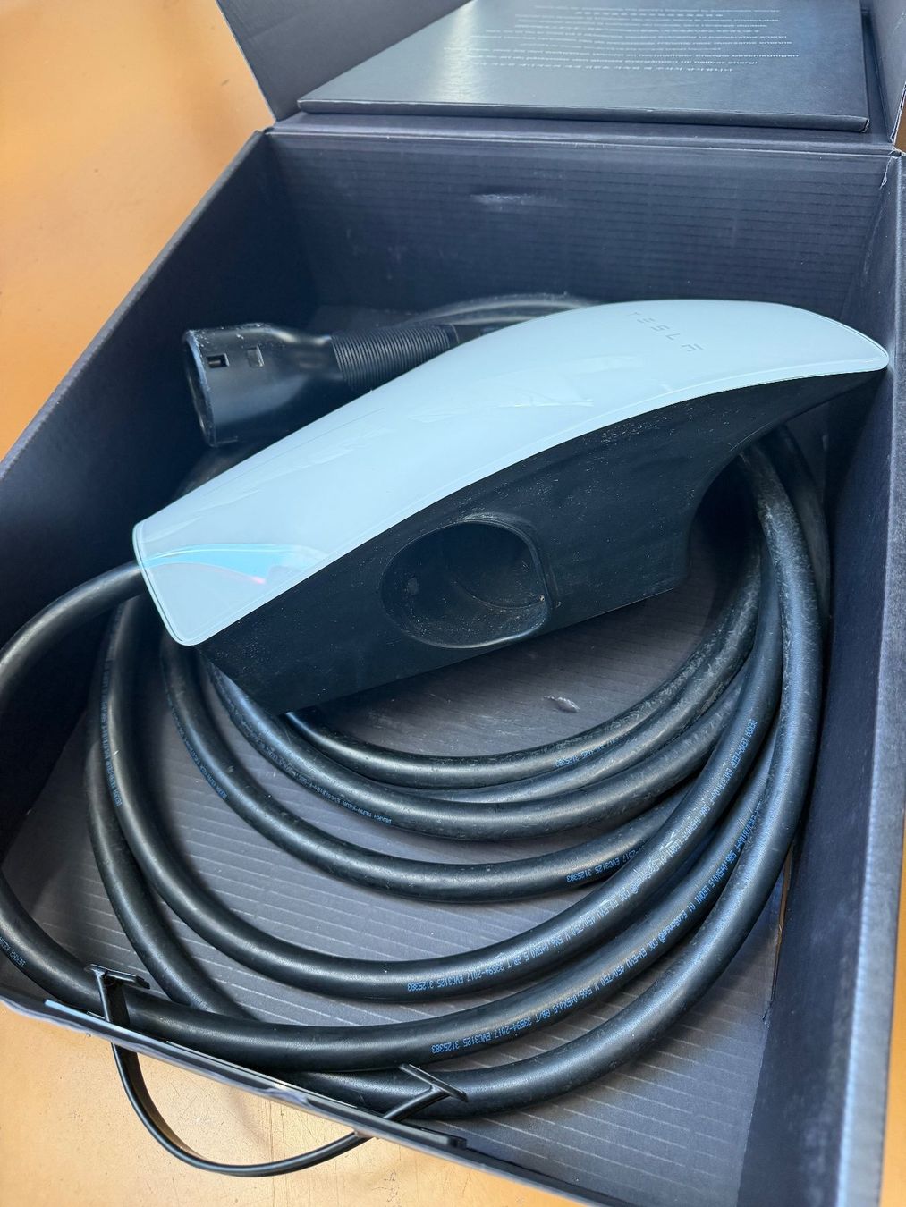 Tesla Batterie-Ladegeräte: Tesla Wall Connector Generation 3 – Gebraucht aus Dietlikon von ComdatAG 3