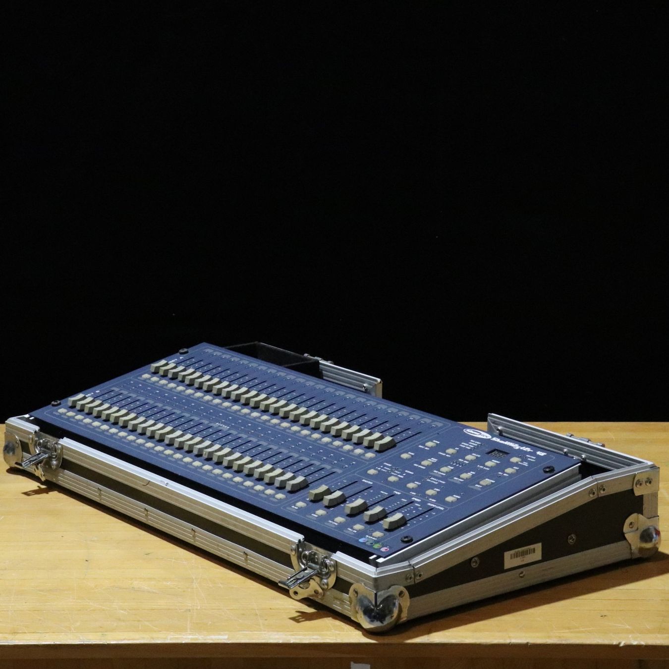 Showtec Sistema di controllo: SHOWTEC Showmaster 48 | DMX Lichtpult inkl. Case – Usato da Unterseen venduto da bluemax.ch 3