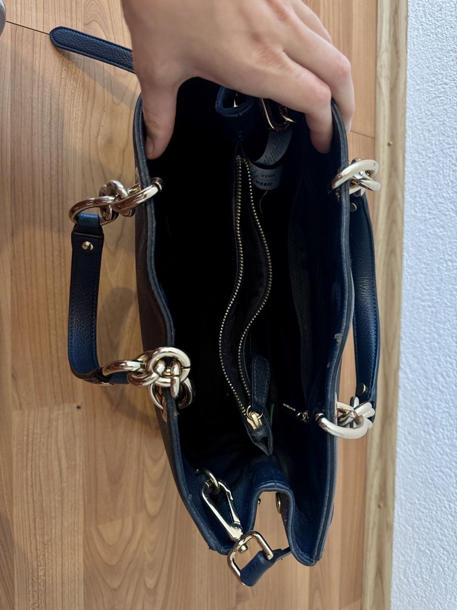 Borse da donna: Elegante schwarze Handtasche mit Kette – Usato da Baden venduto da frattelli 2