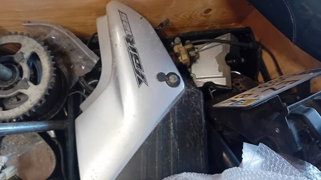 Yamaha Tutti i ricambio per moto: Yamaha YBR 125 Lot de pièce – Usato da les verrières venduto da Lewydo 2