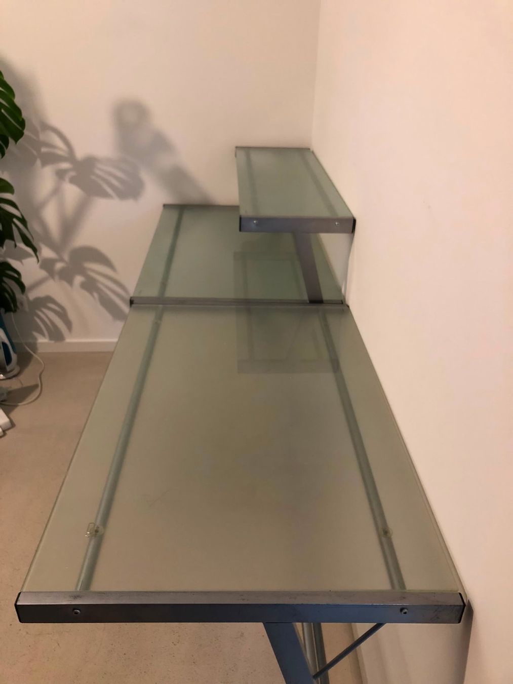 Bureaux: Bureau en verre trempé – D'occasion à La Tour-de-Peilz par MatthieuB1 3