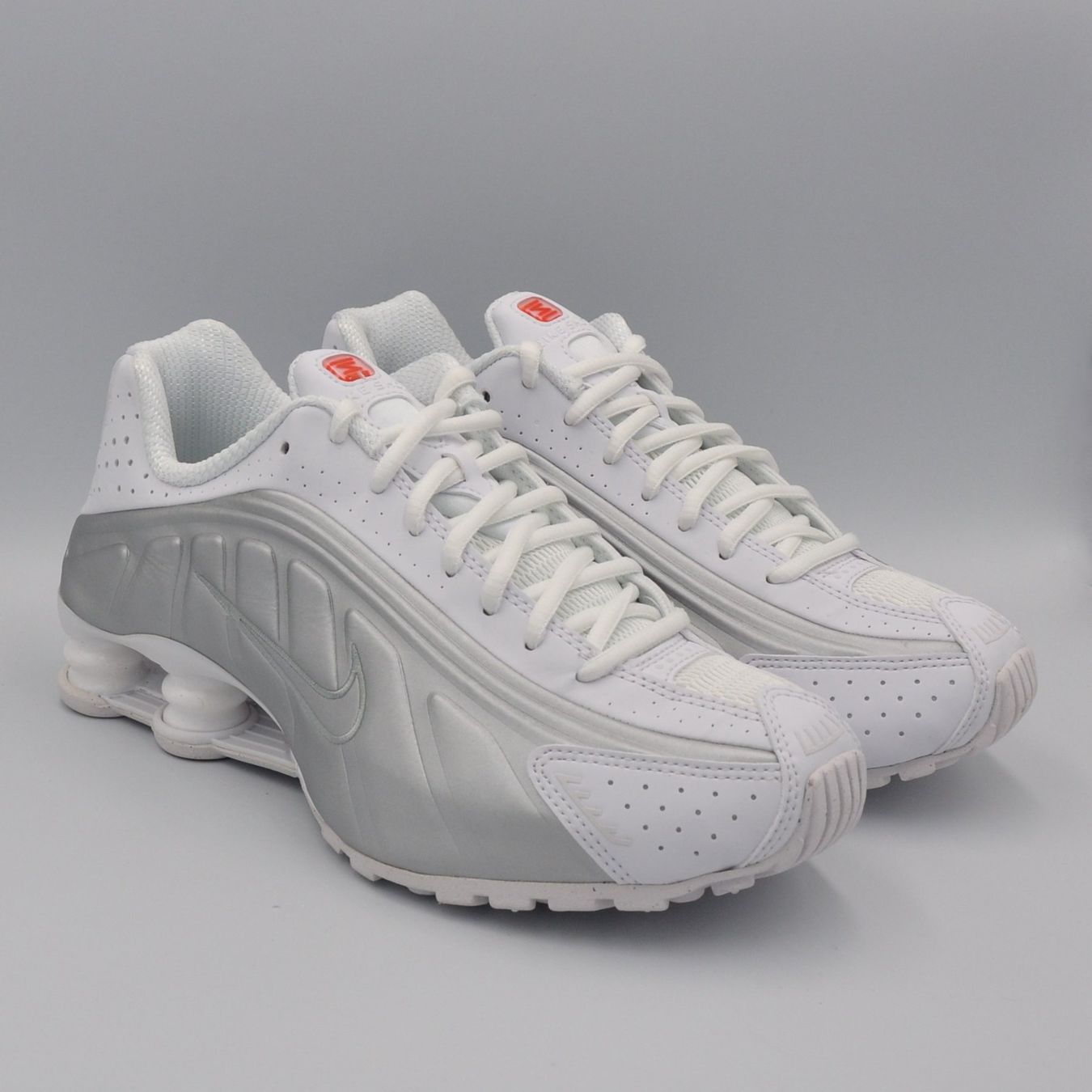 Nike Scarpe da uomo: Nike Shox R4 White 38 – Nuovo e nell'imballaggio originale da Bern venduto da SneakerheavenLT