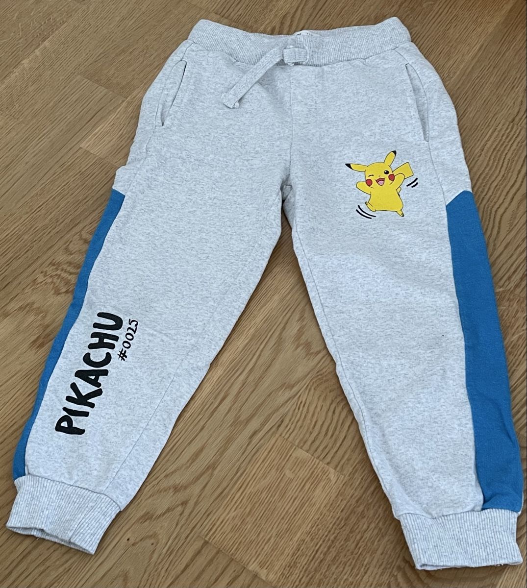 Hosen: Pantalon Plemon Pikachu – Gebraucht aus Bussigny von Dali430