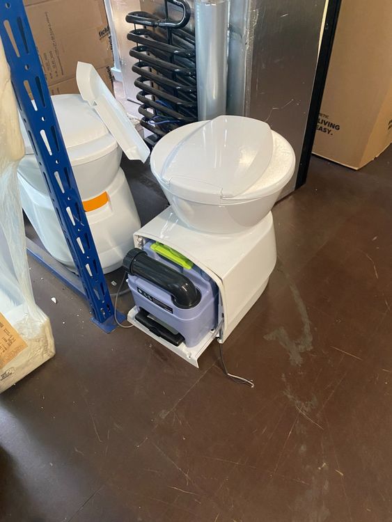 Dometic WC: Toilette Dometic CTS 4110 19 l , Farbe weiß – Neu (gemäss Beschreibung) aus Root von BolligerNutzfahrzeug 1