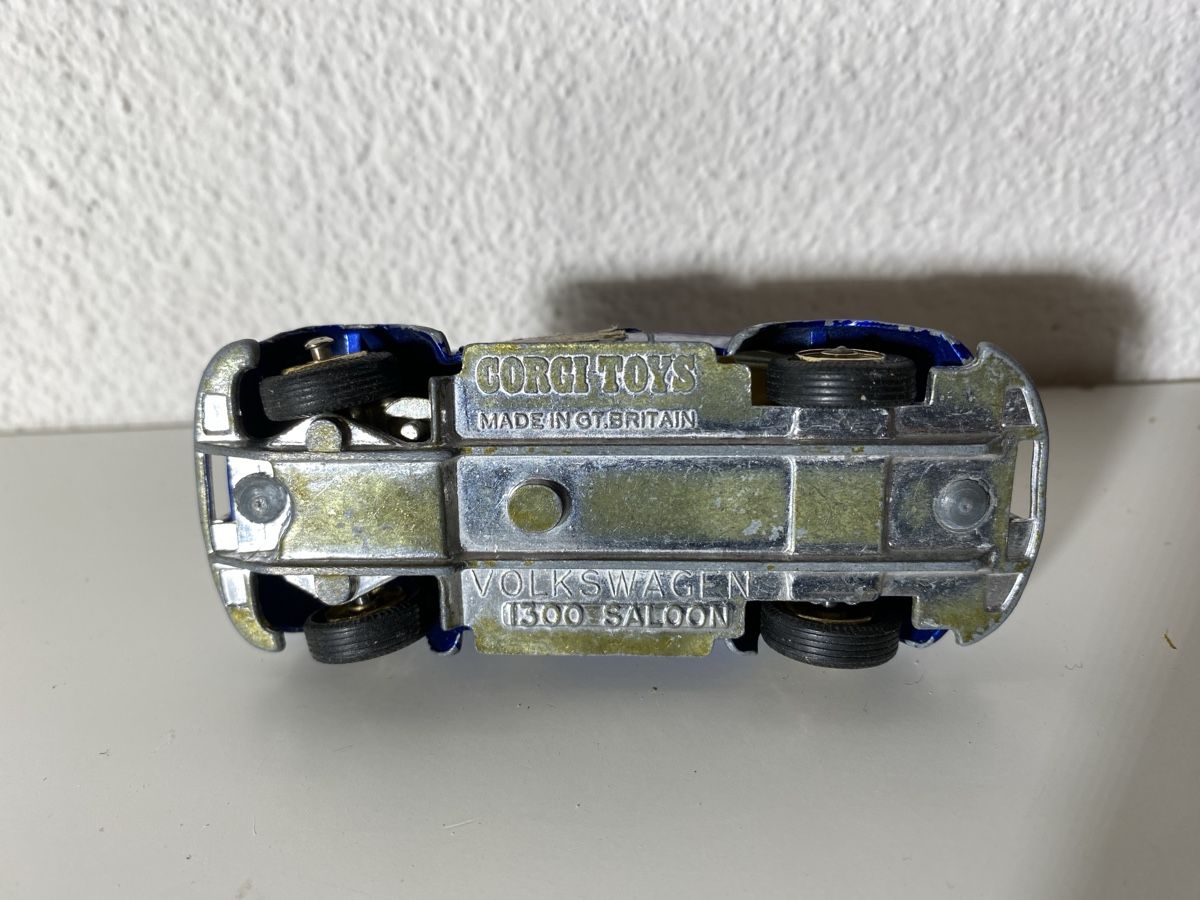 Corgi Toys Modellini d'auto: Corgi VW 1300 saloon – Usato da Winterthur venduto da ben_9vxx 4