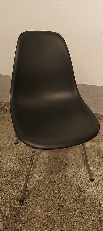 Eames Sedie: 6x Eams plastic chair original schwarz – Usato da Spiegel b. Bern venduto da Dumbolino0