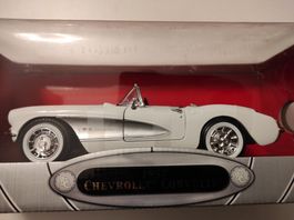 Chevrolet Corvette convertible1957, weiss, 1/18 von Yat Ming