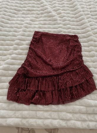 Jupe courte à paillettes bordeaux taille M bon état