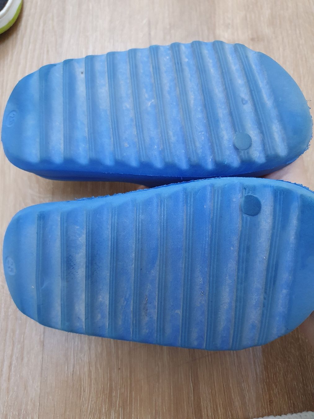 Scarpe per ragazzi: Paw Patrol Badeschuhe, oder Hausschuhe Grösse 25 – Usato da Kriens venduto da Ivana4 1