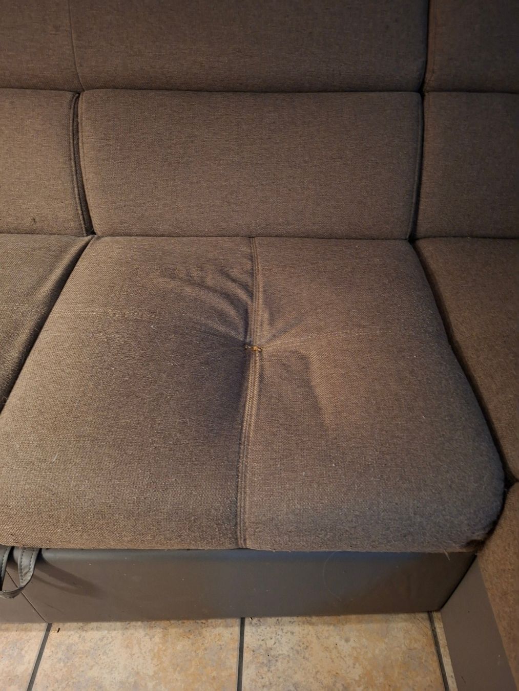 Sofas: Ecksofa – Défectueux à Waltenschwil par Fkreta 1