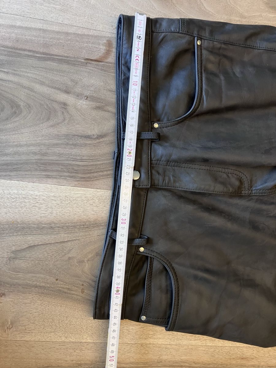 Pantaloni: Lederhose Kuhleder dunkelbraun – Usato da Krauchthal venduto da StuderE 4