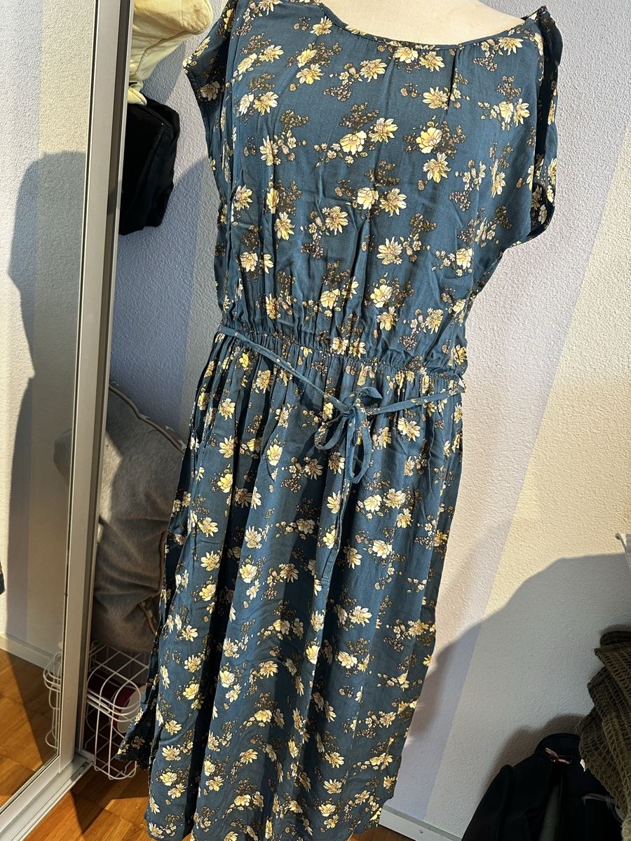 Vestiti: Blumenkleid Gr. 38 grün – Usato da Bassersdorf venduto da Ayumiyamaguchi 1