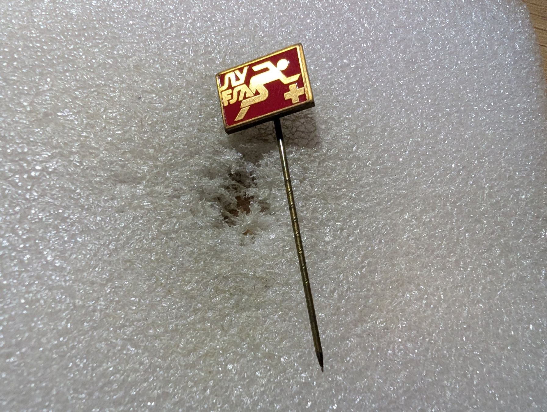 Placchette & Badge: Ansteckpin 39: – Usato da Oppligen venduto da Pin-Fall-Shop