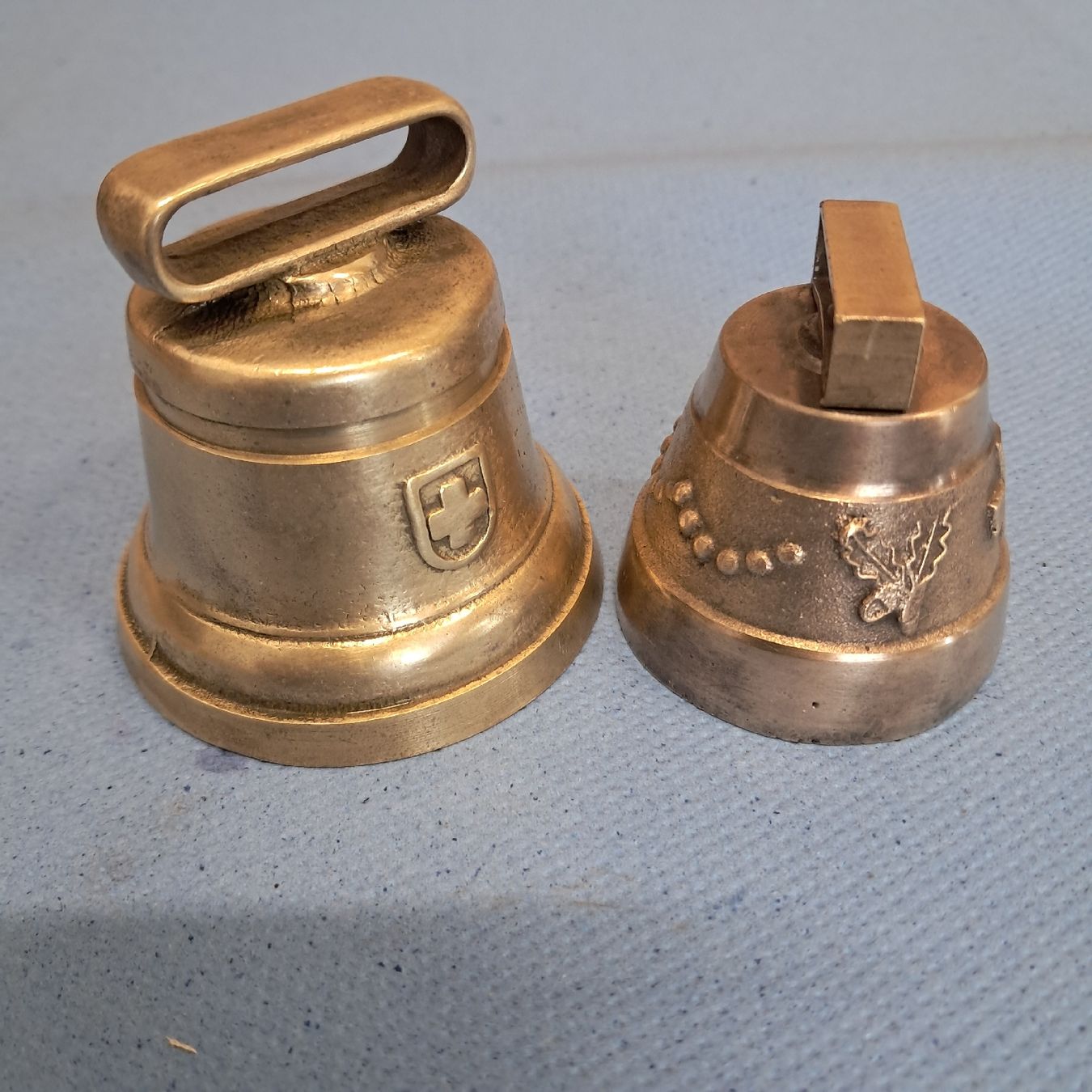 Glocken & Treicheln: 2 Kleine Glöggli  – Gebraucht aus Murten von SHETHOF 3