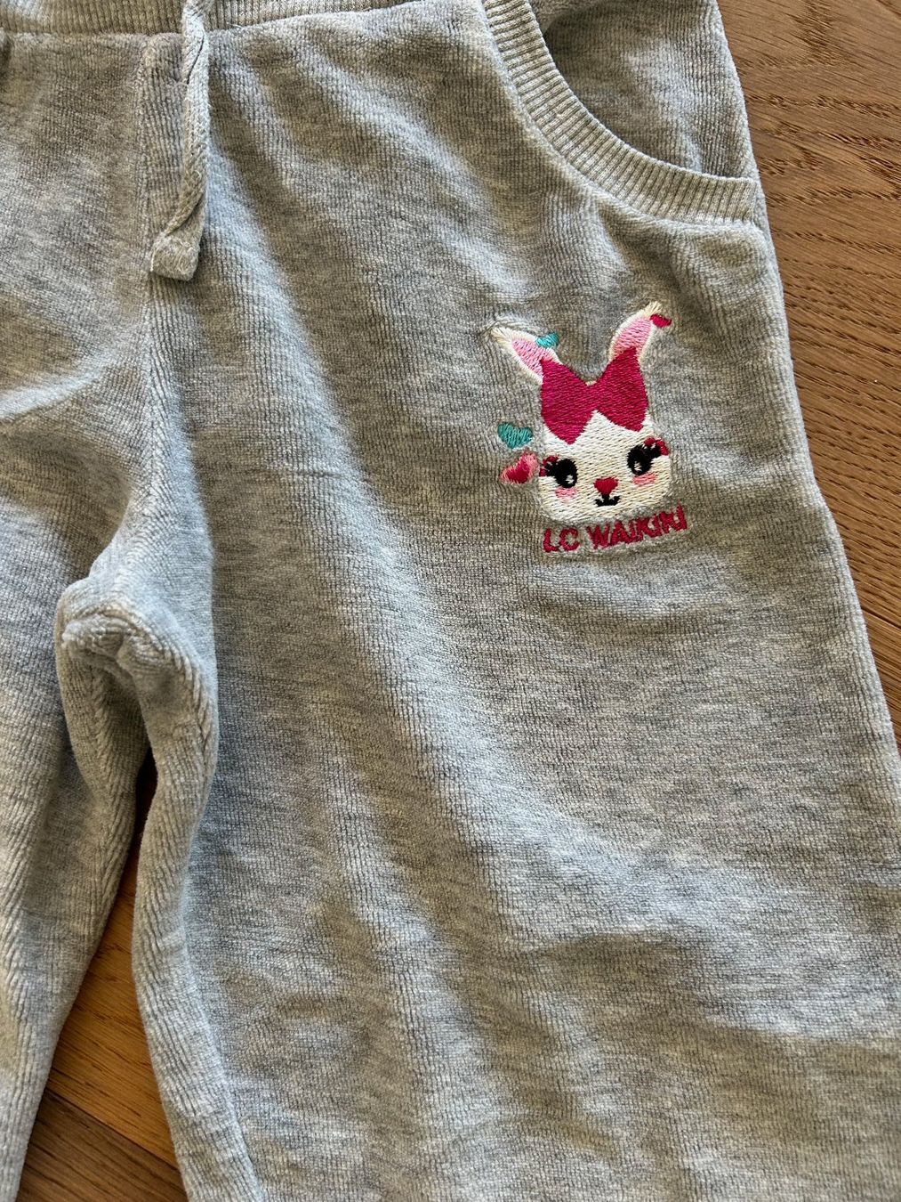 Pantaloni: Flauschige Trainer-Hose in Grösse 92/98 – Usato da Zürich venduto da Aez.01 1