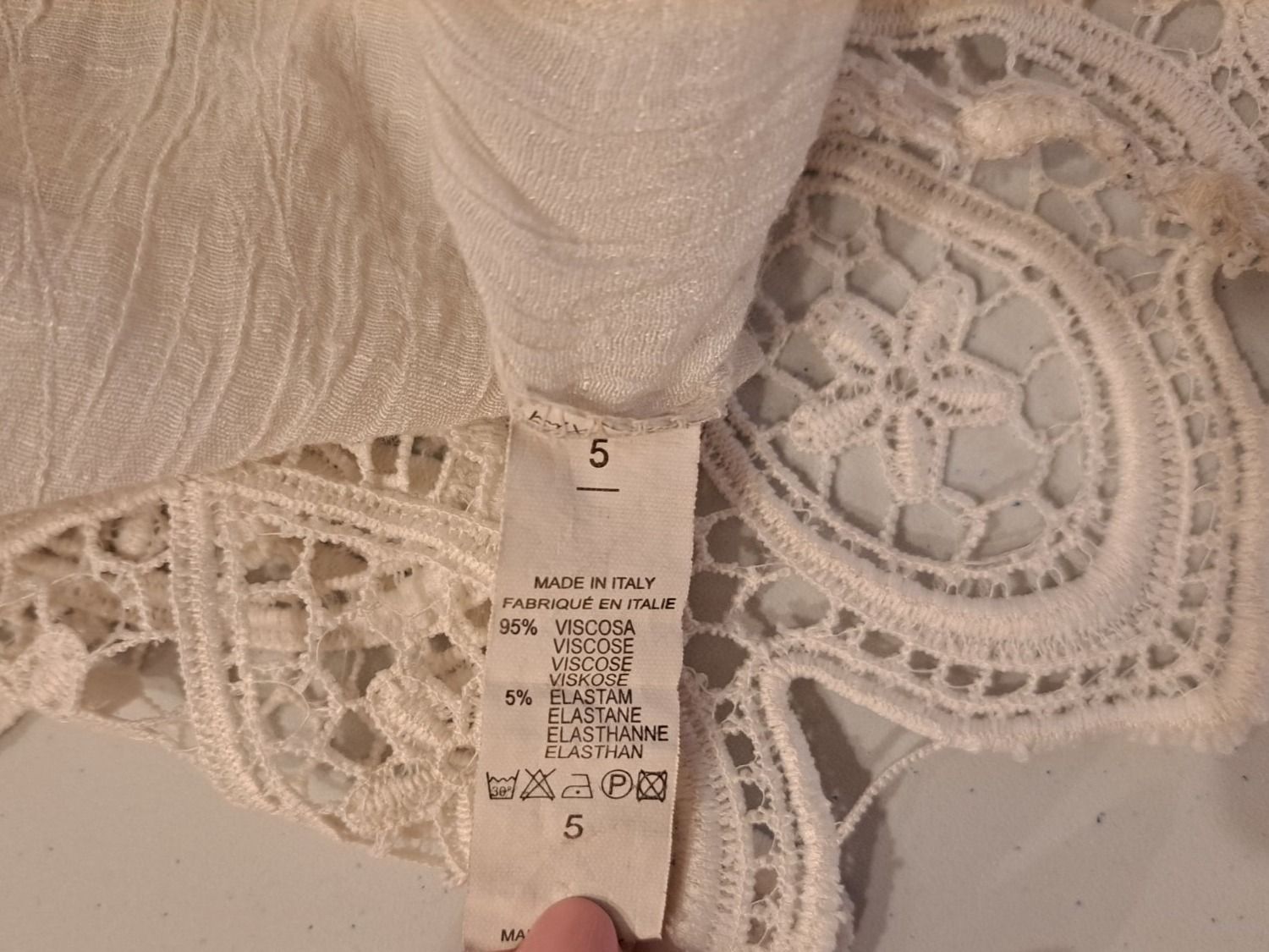 Top: Schönes Sommertop mit Spitze, beige – Usato da La Neuveville venduto da Vestiaire_2011 2