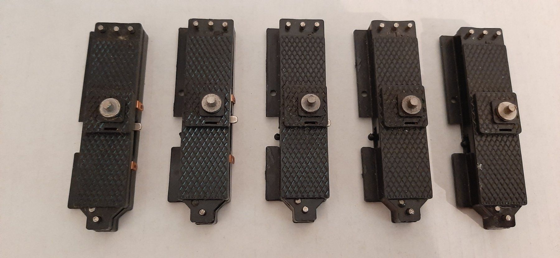 Modellini di ferrovie: 13 x Weichenantrieb H0 von Pilz, gebraucht – Usato da Wiesendangen venduto da pau_56xn 6