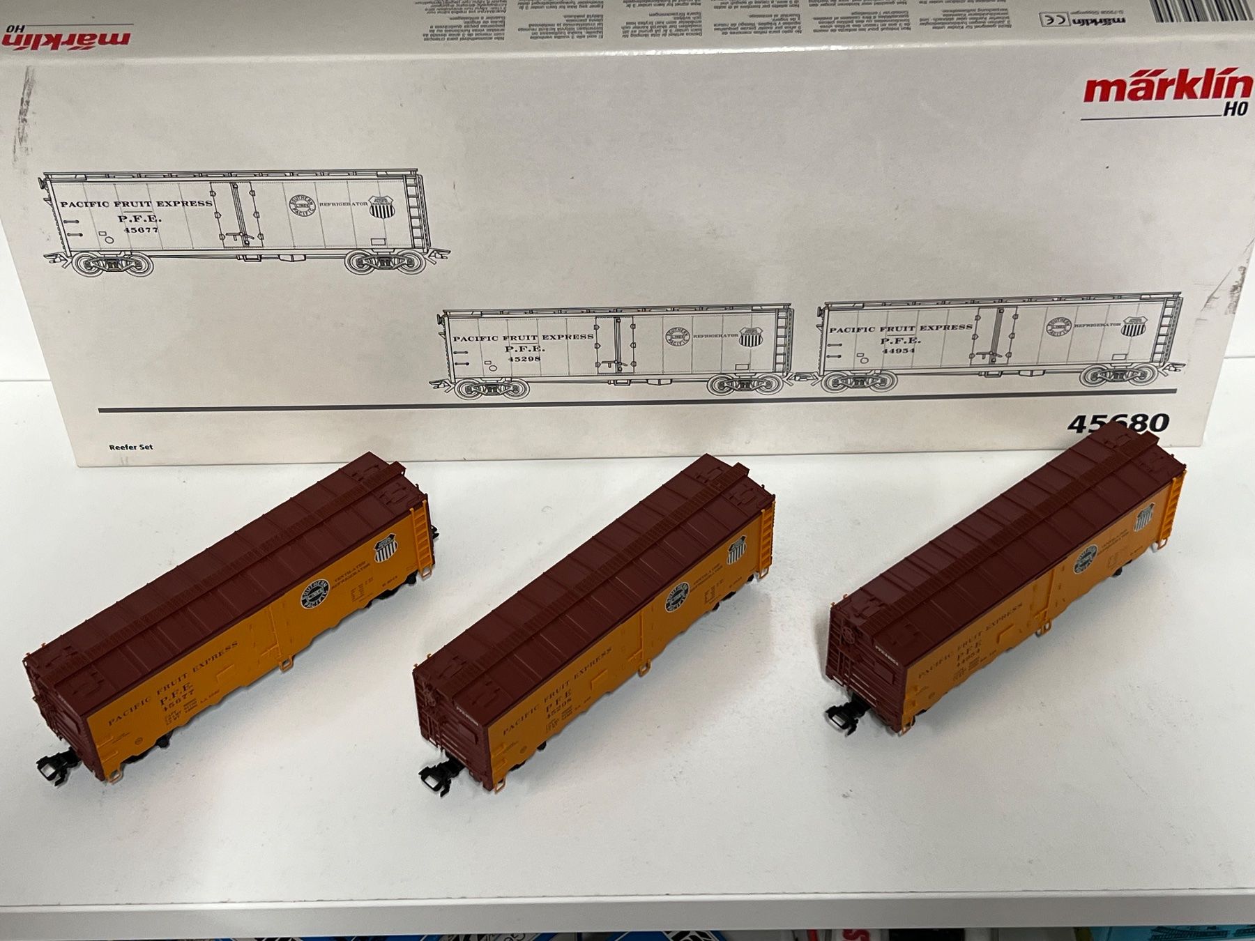 Märklin Modellini di ferrovie: Märklin 45680 Reefer Set PACIFIC FRUIT EXPRESS H0 AC – Nuovo (secondo la descrizione) da Neuenhof venduto da ludovicco 3