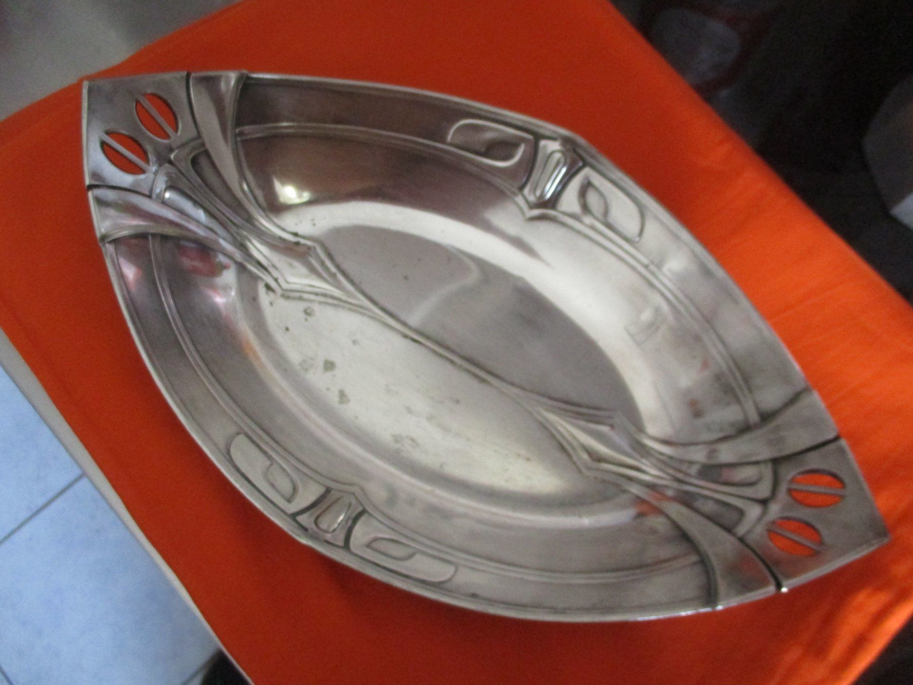 WMF Recipients et similaires: WMF Brotschale Jugendstil – D'occasion à Birsfelden par alles-muss-raus