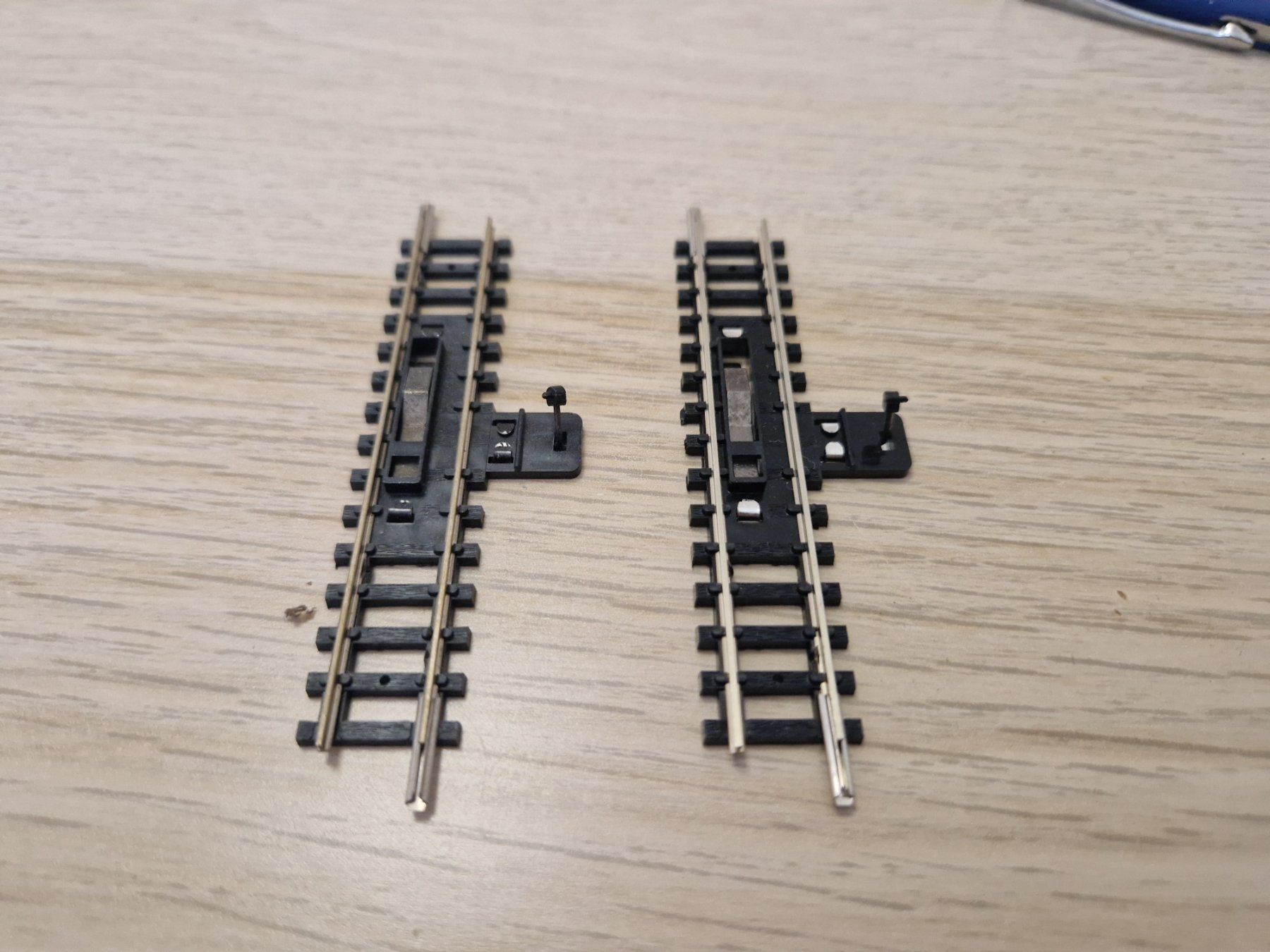 Trix Modellini di ferrovie: Minitrix N 2 x 14977 Entkupplungsgleis – Usato da St-Aubin-Sauges venduto da tantome