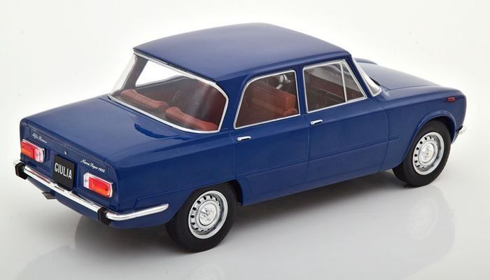 Modèle réduit Alfa Romeo Giulia Nuova Super, Rouge, 1974 1/18 | Mcg