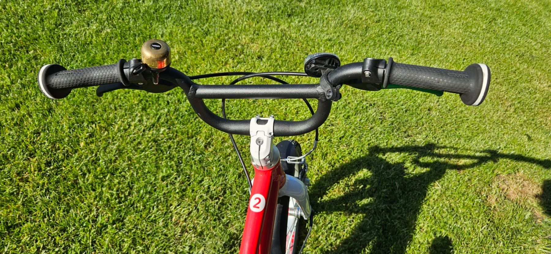 Woom Velos: WOOM 2 Kinderfahrrad rot – Gebraucht aus Uttigen von Zivcuit 2