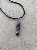 Amethyst-Halskette mit Lederband – Edelstein-Schmuck in Lila